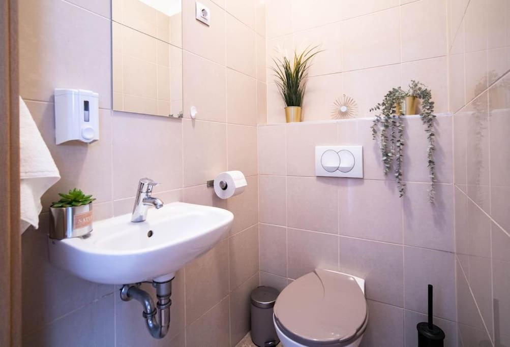 Free Parking! Soho Budapest 304, 4 Ppl, Ac, Fast Wifi, Smart Tv Budapeste Exterior foto