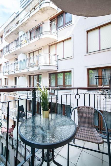 Free Parking! Soho Budapest 304, 4 Ppl, Ac, Fast Wifi, Smart Tv Budapeste Exterior foto