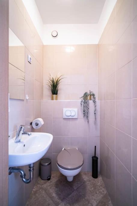 Free Parking! Soho Budapest 304, 4 Ppl, Ac, Fast Wifi, Smart Tv Budapeste Exterior foto