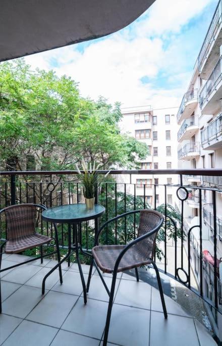Free Parking! Soho Budapest 304, 4 Ppl, Ac, Fast Wifi, Smart Tv Budapeste Exterior foto
